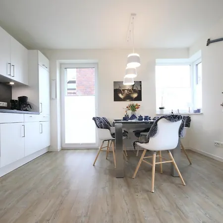 Am Kutterhafen 18a - Blaue Haus * Fedderwardersiel