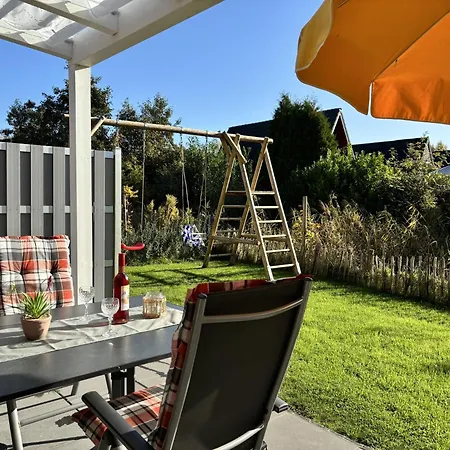 Dom wakacyjny Am Kutterhafen 18a - Blaue Haus Fedderwardersiel